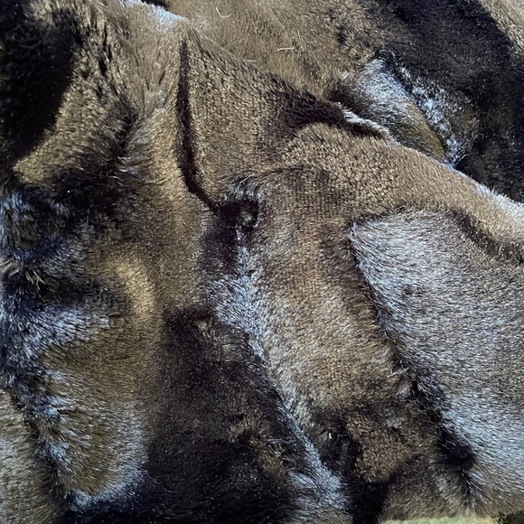 Aspyn Grove 2 fur pillow cover set - Picture 3 of 8